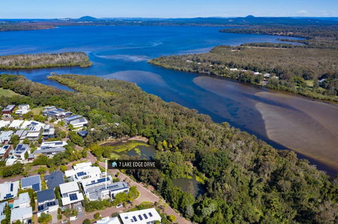 Ultimate Light & Space Noosa Heads - VIC Tourism 3