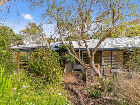 Hakea Bush Cabin - VIC Tourism 6