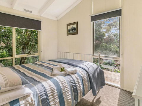 Hakea Bush Cabin - VIC Tourism 3