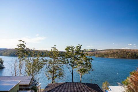 Home On The Water 21 Evans St. Lake Conjola - VIC Tourism 1