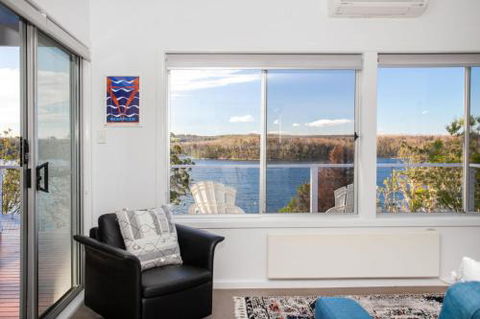 Home On The Water 21 Evans St. Lake Conjola - VIC Tourism 5