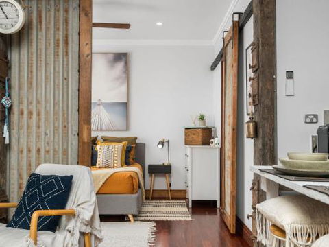 Black Beauty Studio - VIC Tourism 0