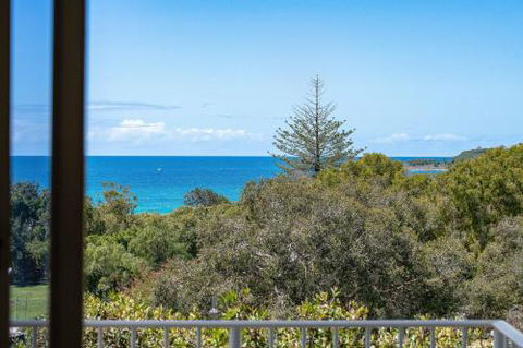 Ocean View 3 Bedroom Apartment - VIC Tourism 1