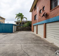 Air Conditioned Unit Stones Throw to the Waterfront - VIC Tourism