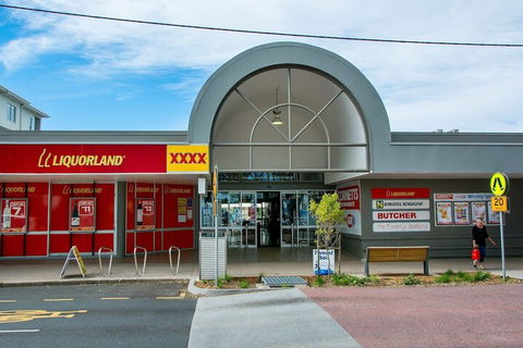 Ground Floor Air Conditioned Fabulous Waterviews Overlooking Pumicestone Passage - VIC Tourism 1