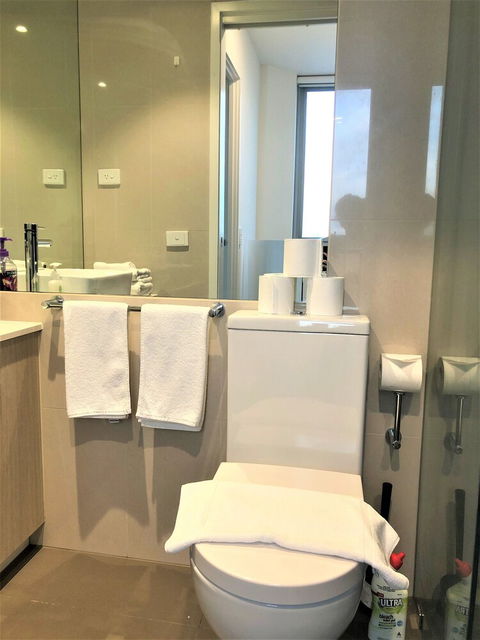 ReadySet Apartments On Spencer West - VIC Tourism 6