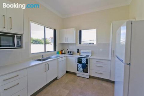 Cottage On River - VIC Tourism 4