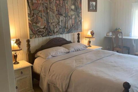 Hilltop Gallery - VIC Tourism 0