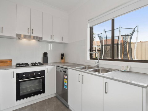 Rosebud Beachside Gem - VIC Tourism 3