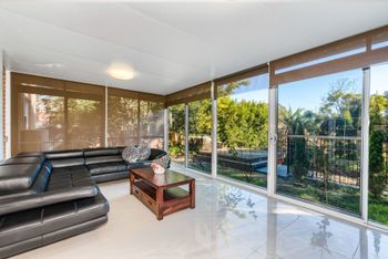 Spacious 4 Bedroom House The Hill - VIC Tourism 0