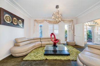 Spacious 4 Bedroom House The Hill - VIC Tourism 5