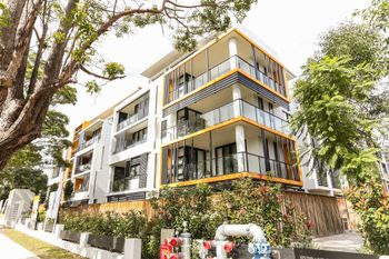 Spacious Apartment At Waitara - VIC Tourism 0