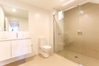 Spacious Apartment At Waitara - VIC Tourism 1