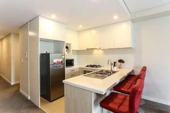 Spacious Apartment At Waitara - VIC Tourism 5