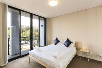 Spacious Apartment At Waitara - VIC Tourism 3