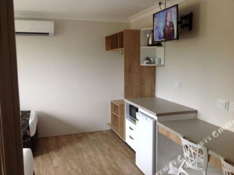 BEST WESTERN CASTLE LODGE MOTEL - VIC Tourism 0