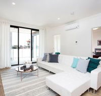 Designer Executive Apartment  Parking near Train - VIC Tourism