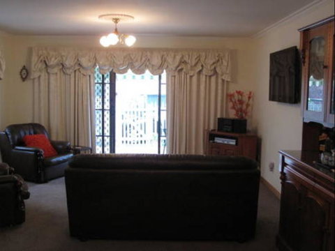 Twin Pines Cottage On Lansdowne - VIC Tourism 5