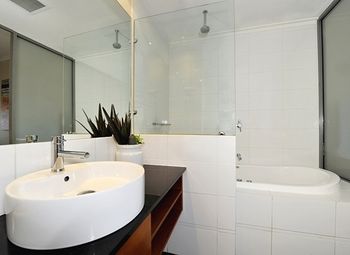 Mandurah Private Collection - VIC Tourism 1