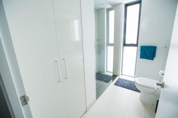 Spacious Apartment Close To Melbourne CBD - VIC Tourism 5