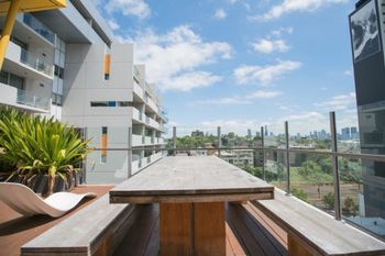 Spacious Apartment Close To Melbourne CBD - VIC Tourism 4