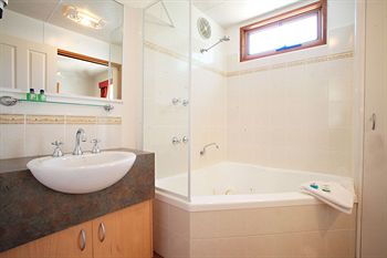 Yarraby Holiday Park - VIC Tourism 1