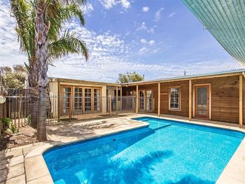 Hidden Oasis - VIC Tourism 0