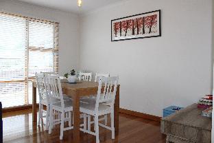Newly Renovated Unit Waters Edge - VIC Tourism 4