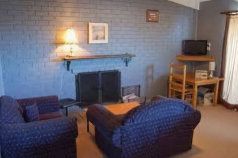 East Lake Travellers Lodge - VIC Tourism 4