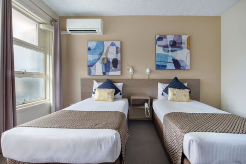 The Metropolitan Spring Hill - VIC Tourism 6