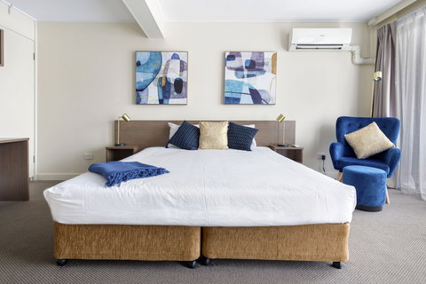 The Metropolitan Spring Hill - VIC Tourism 5