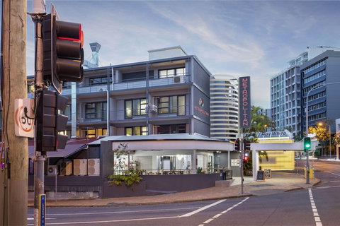 The Metropolitan Spring Hill - VIC Tourism 1