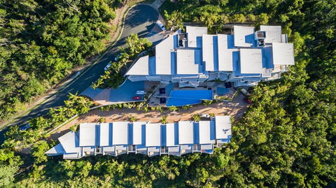 Azure Sea Whitsunday Resort - VIC Tourism 1