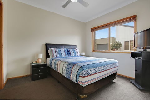 Apartments On Church - Unit 7 - VIC Tourism 3