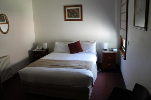 The Dormie House - On The Golf Course - VIC Tourism 4