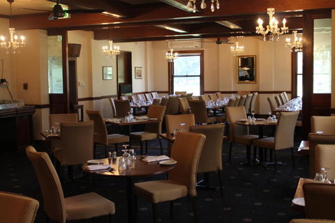 The Dormie House - On The Golf Course - VIC Tourism 5