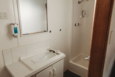 G'day Parks Ararat - VIC Tourism 0