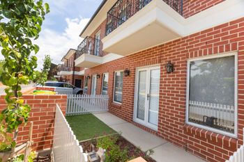 Brand New Townhouse - VIC Tourism 0