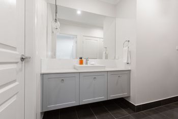 Brand New Townhouse - VIC Tourism 3