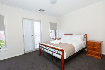 Brand New Townhouse - VIC Tourism 5