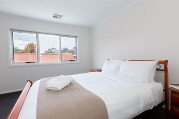Brand New Townhouse - VIC Tourism 6
