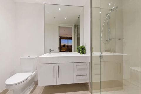 Sanctuary Apartments - Prima Pearl - VIC Tourism 1