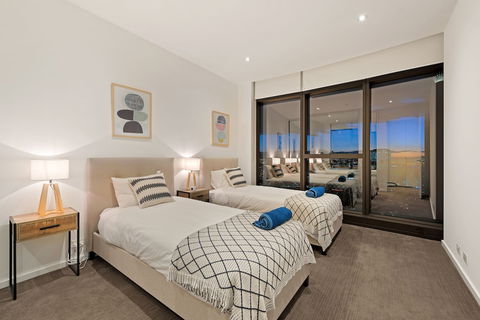 Sanctuary Apartments - Prima Pearl - VIC Tourism 5