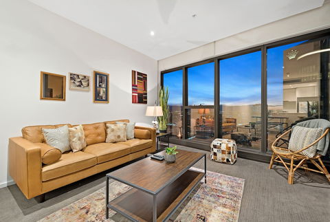 Sanctuary Apartments - Prima Pearl - VIC Tourism 4