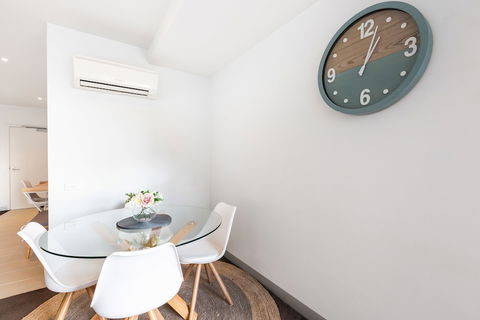 Ella, 1BDR Melbourne Apartment - VIC Tourism 4