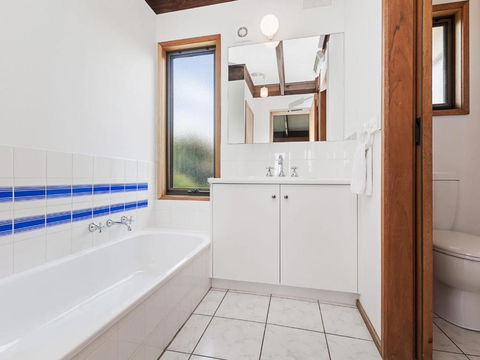 Swimmers Rest - Uninterrupted Panoramic Ocean Views - 1 Bedroom - VIC Tourism 3