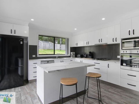 Rays On Elizabeth Parade - VIC Tourism 6