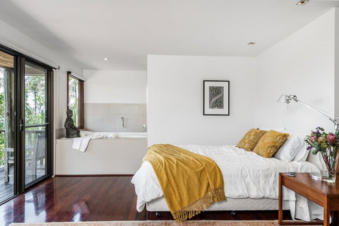 Your Luxury Escape - Cedar View - VIC Tourism 6