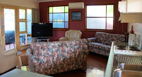 Anchlia Waterfront Cottage - VIC Tourism 1