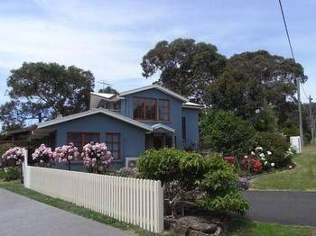 Anchlia Waterfront Cottage - VIC Tourism 0